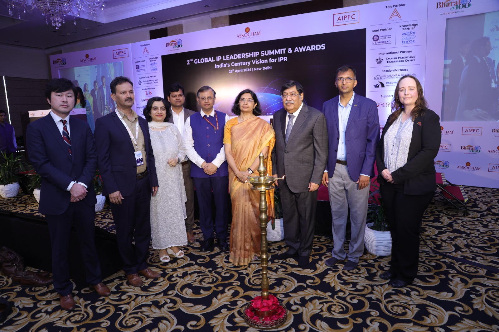 PRAVIN ANAND, VAISHALI R MITTAL RECEIVE ASSOCHAM GLOBAL IP EXCELLENCE ...